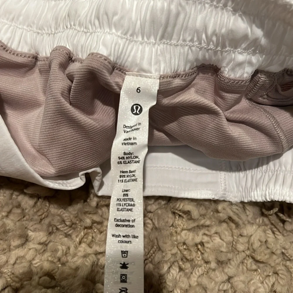 NWT lululemon Hotty Hot LR 4” Lined Short- 6 - Picture 14 of 15